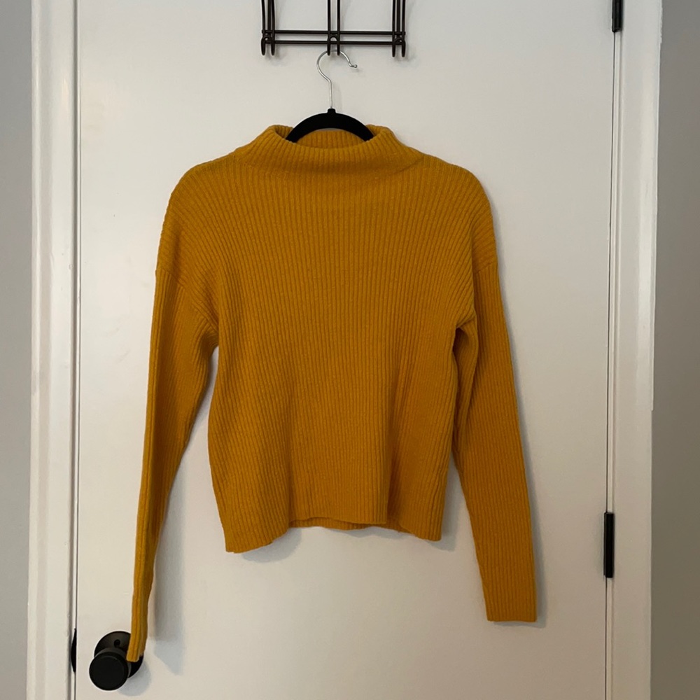 Ribbed mock neck sweater.